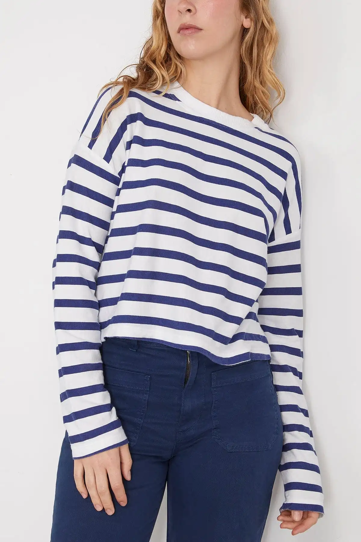 Printed Cropped Long Sleeve Top in Thin Navy Stripes