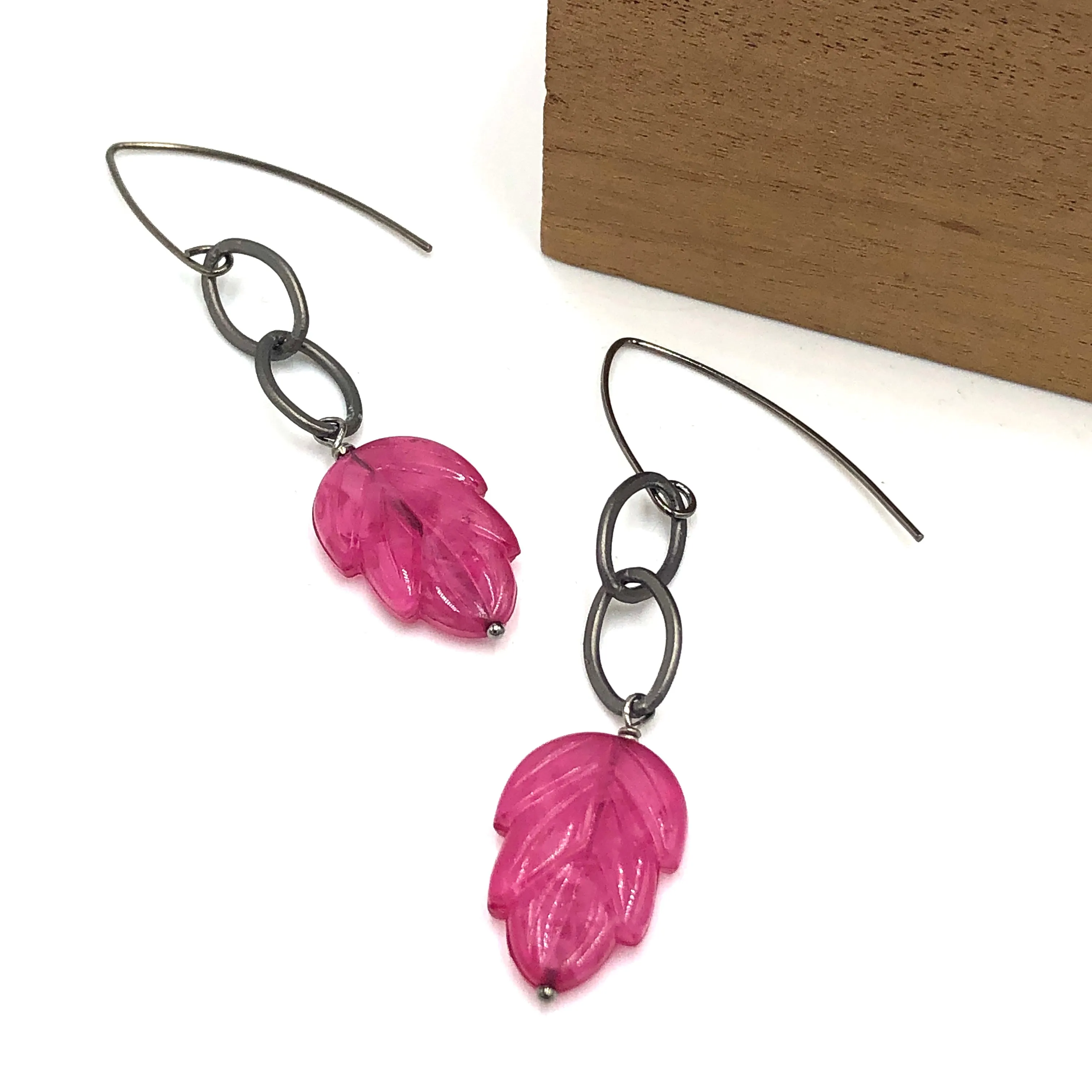 Viva Magenta Leaf Link Earrings