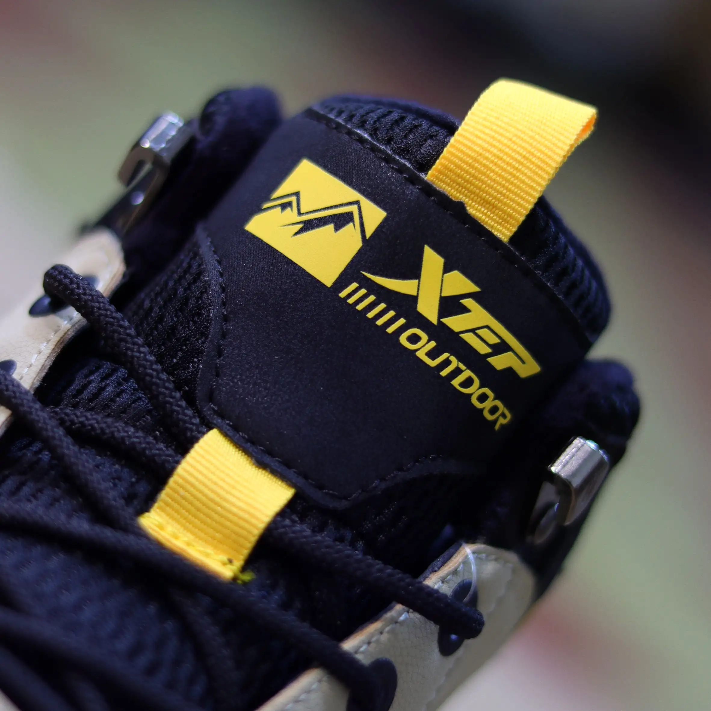 X16 - Outdoor Mountain Shoes by Xtep